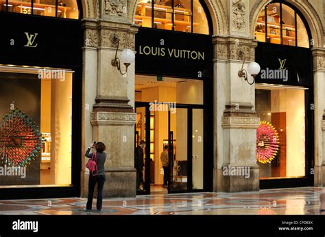 fabbrica louis vuitton italia|buying louis vuitton in milan.